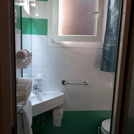 Small Single Рим